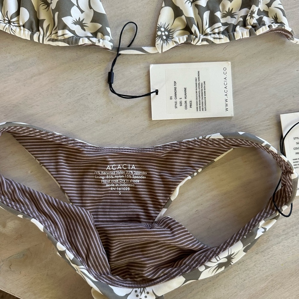 ✖️[SOLD]✖️ ACACIA SWIM - Picture 3 of 4